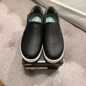 Dr. Scholl's Madison Black Slip On’s